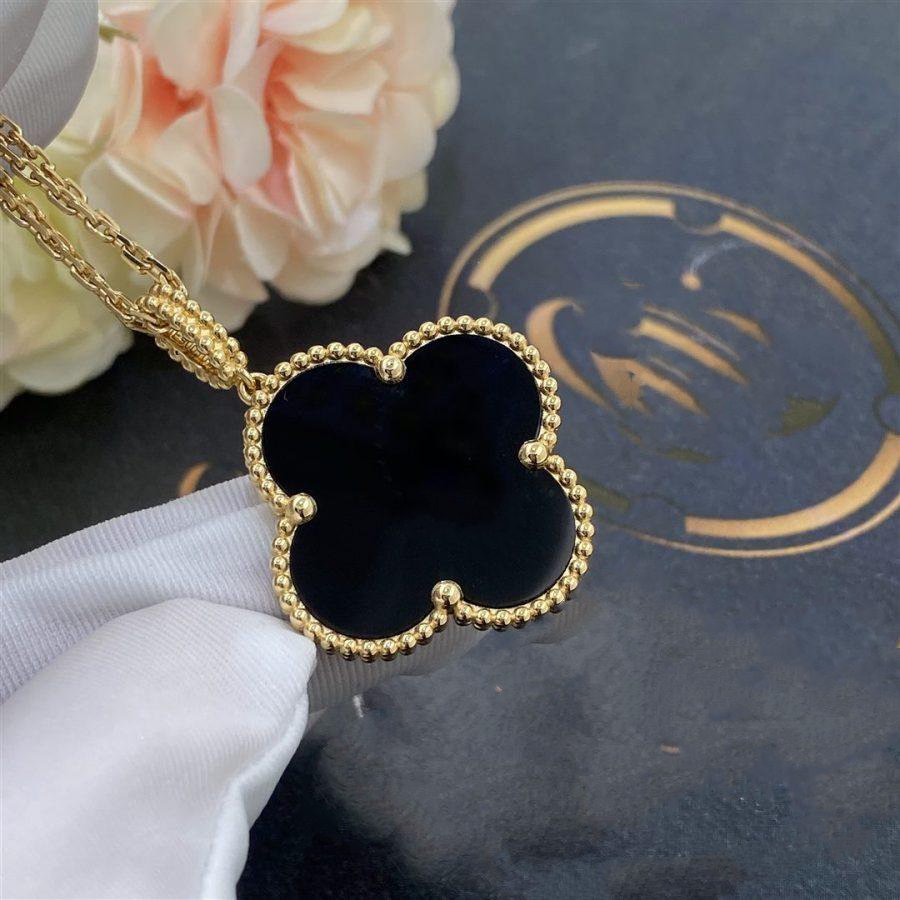 ??Loco?¡¥CLOVER 25MM GOLD ONYX BIG CLOVER NECKLACE
