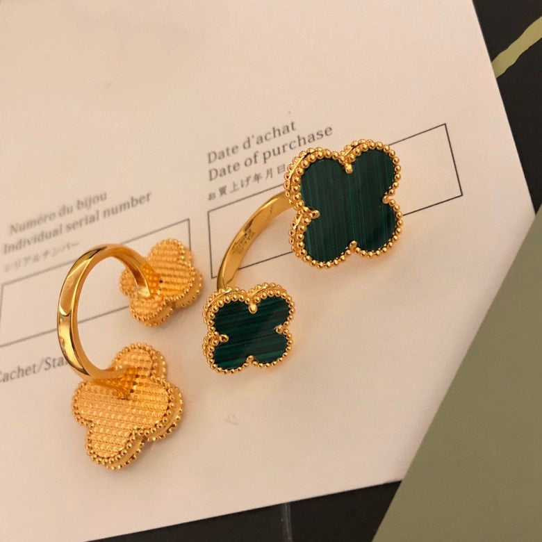 ??Loco?¡¥CLOVER BETWEEN THE FINGER RING