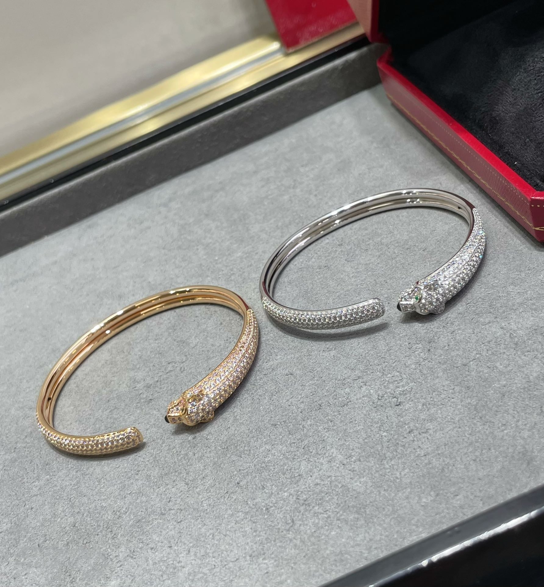??Loco?¡¥PANTHERE FULL DIAMOND OPEN BRACELET