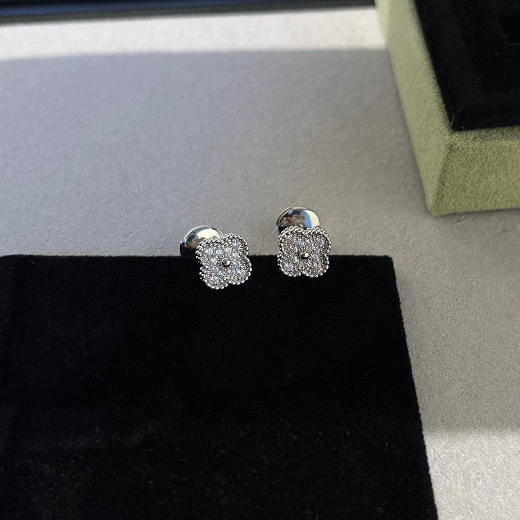 ??Loco?¡¥CLOVER MINI DIAMOND STUD EARRINGS