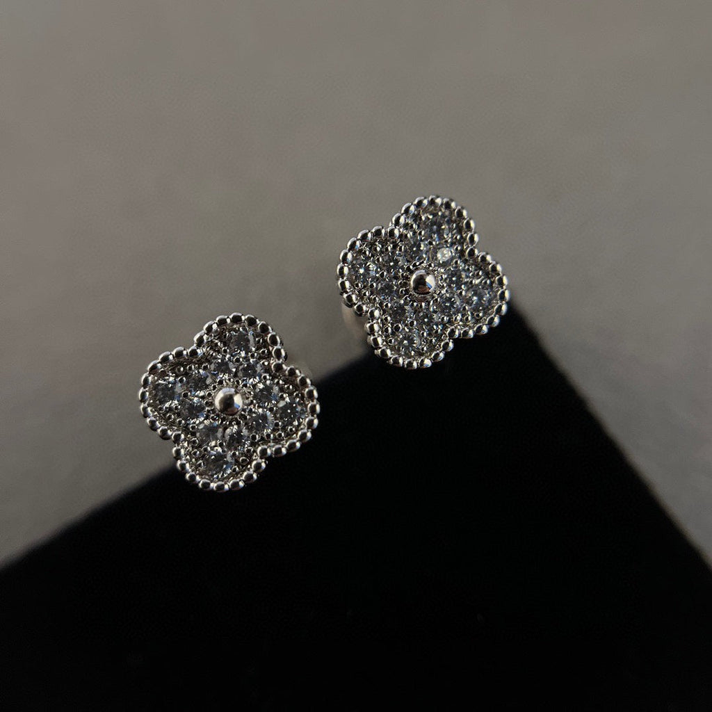 ??Loco?¡¥CLOVER MINI DIAMOND STUD EARRINGS