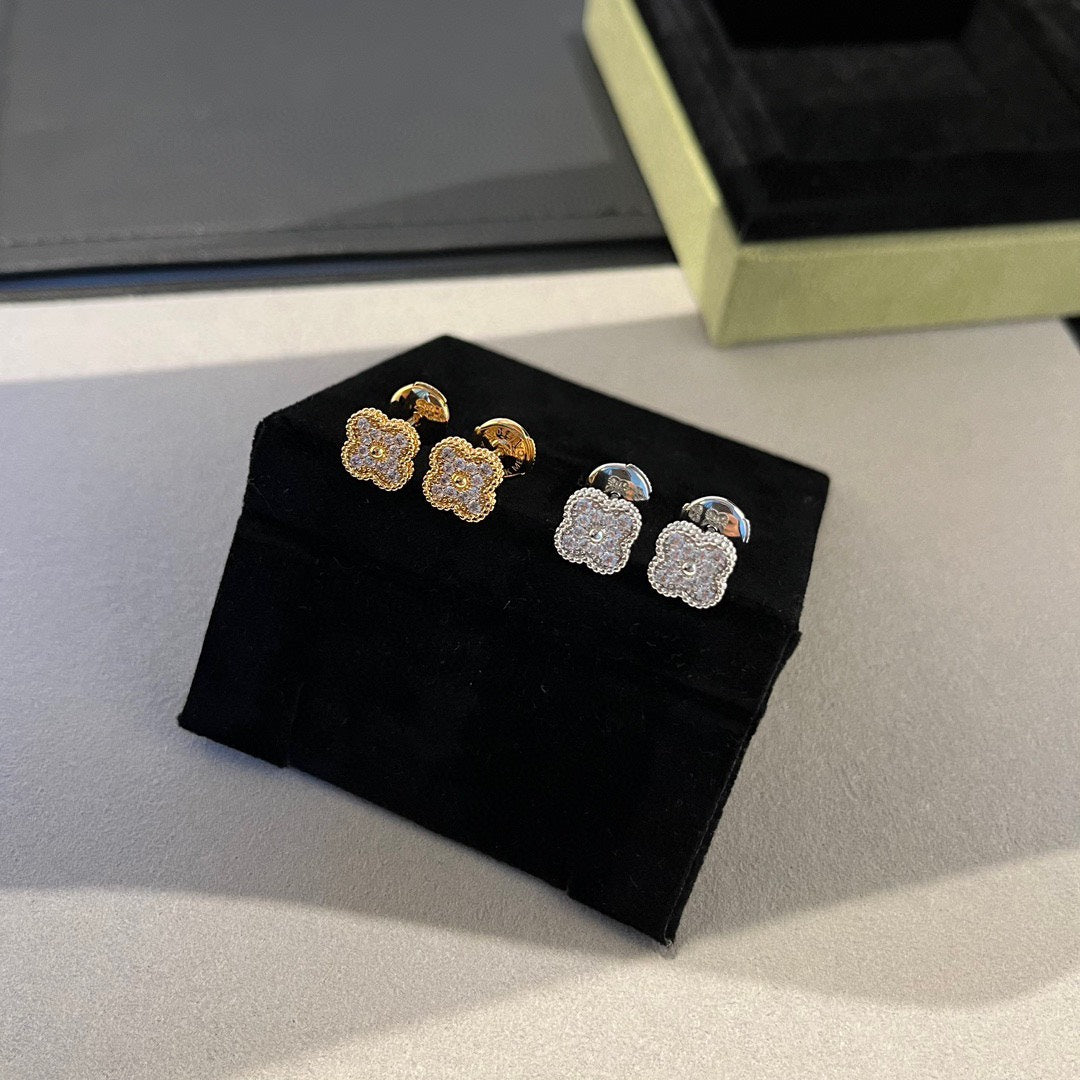 ??Loco?¡¥CLOVER MINI DIAMOND STUD EARRINGS